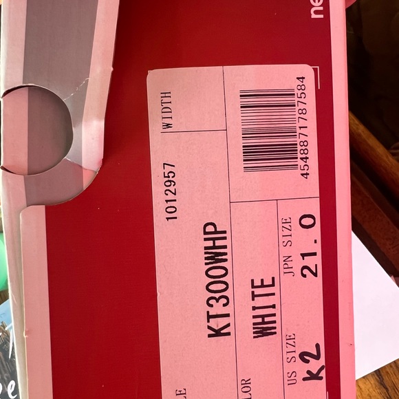 Brand new New Balance KT300WHP - Picture 5 of 5